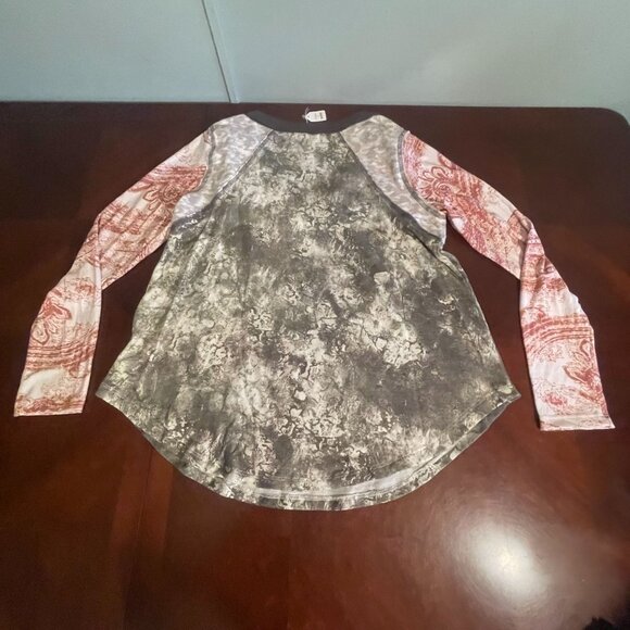 Womens V-Neck Long Sleeve Tie-Dye Shirt sz Medium boho style top gray and red - Picture 2 of 11